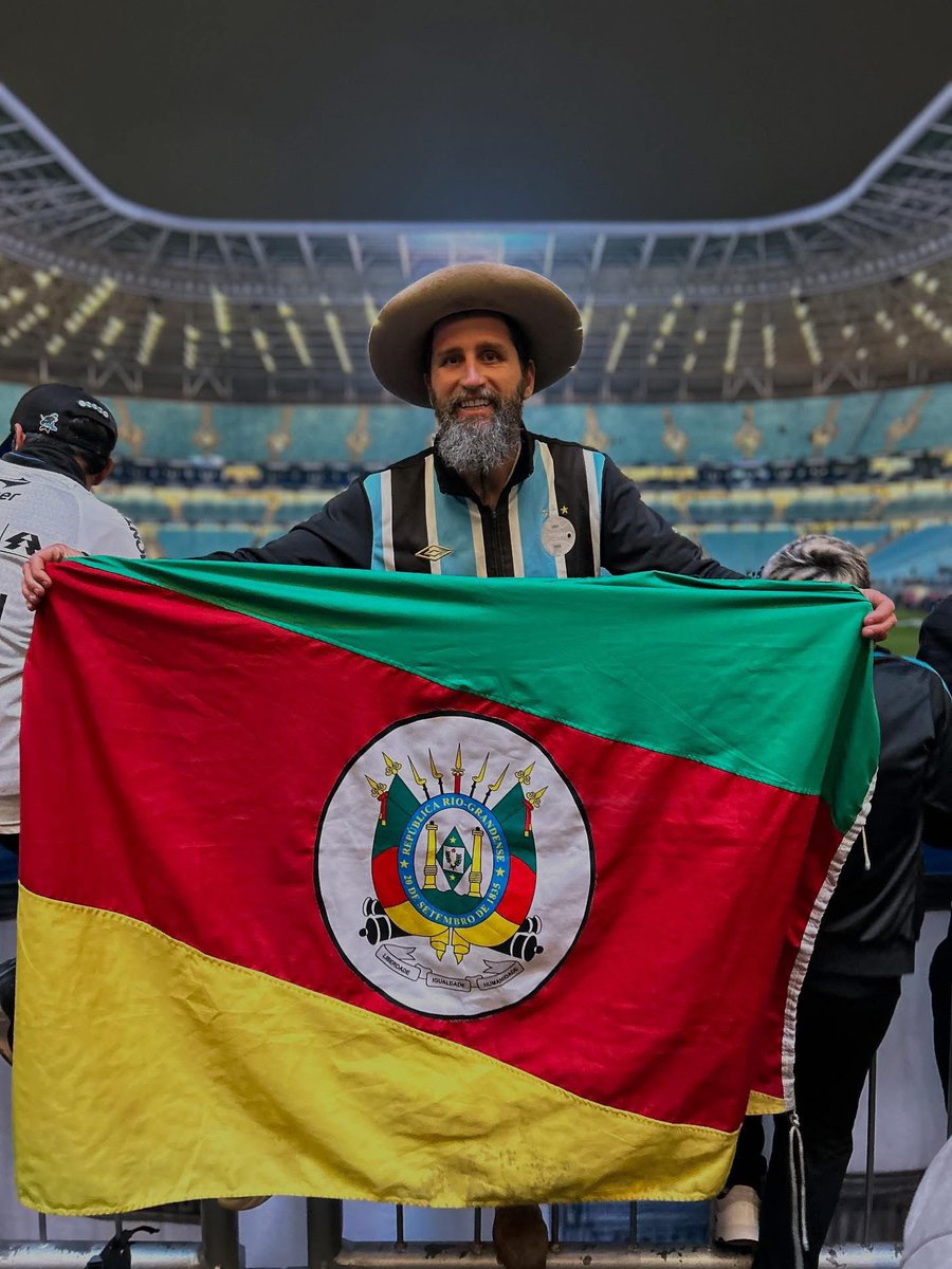 gauchodageral's tweet photo. Retorno com vitória e título do Grêmio! 🏆🇪🇪

#gauchodageral #geraldogremio #gremio #diadegremio #recopagaucha https://t.co/WsJ2Wyk4tq