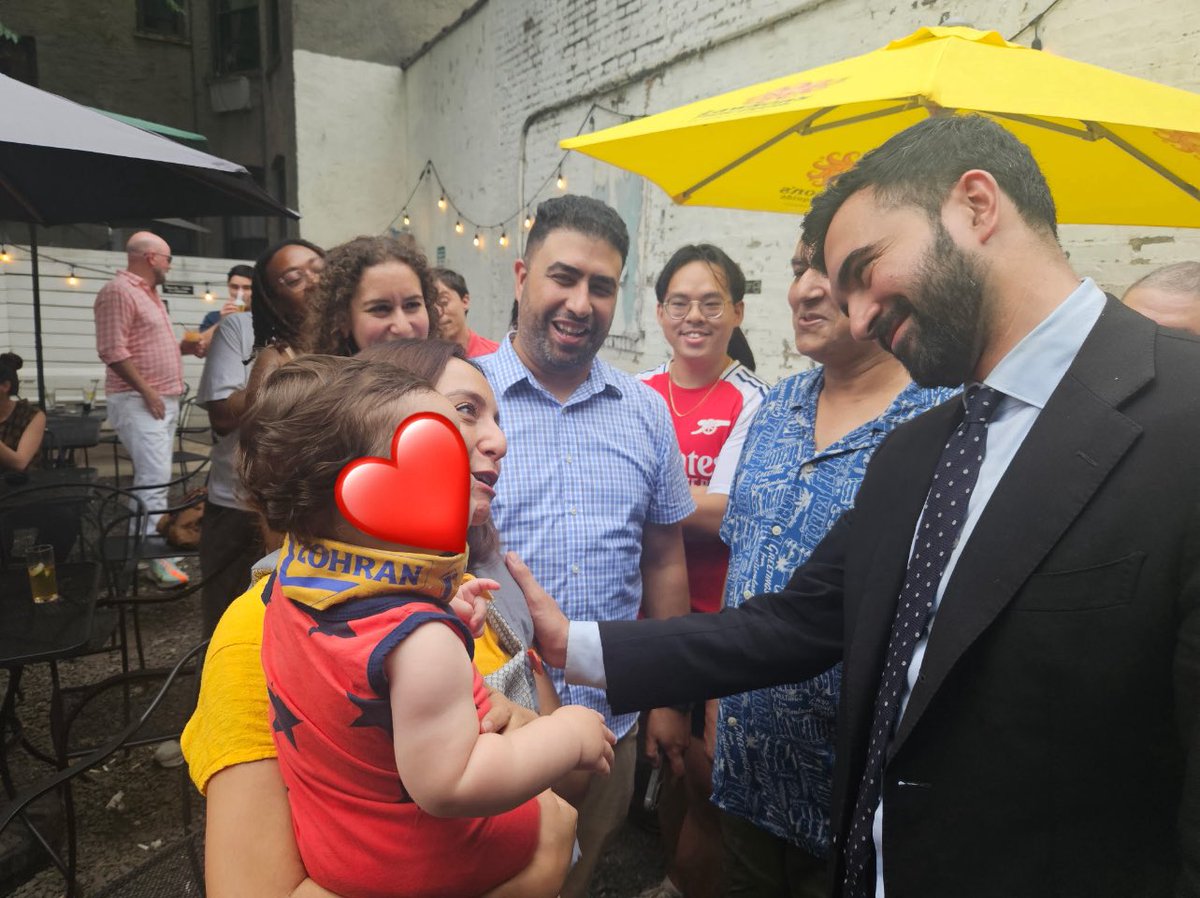 DianaCMoreno's tweet image. I’m glad my son will grow up with a mayor he can look up to. It is not talked about enough, but Zohran offers a model of healthy masculinity that is sorely missing in the public sphere.