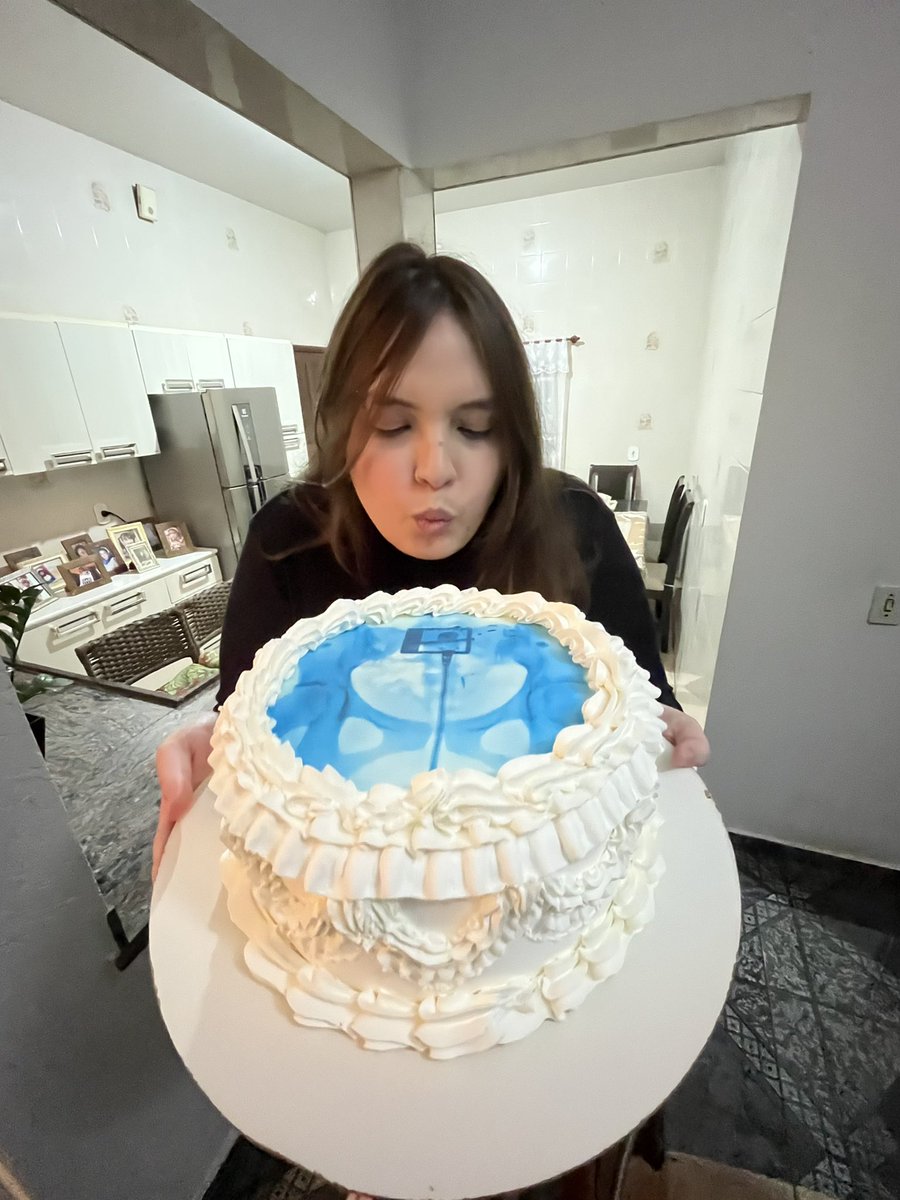 fallentwigs's tweet photo. meu bolo de niver veyrrr https://t.co/Bwn7qK4oyq
