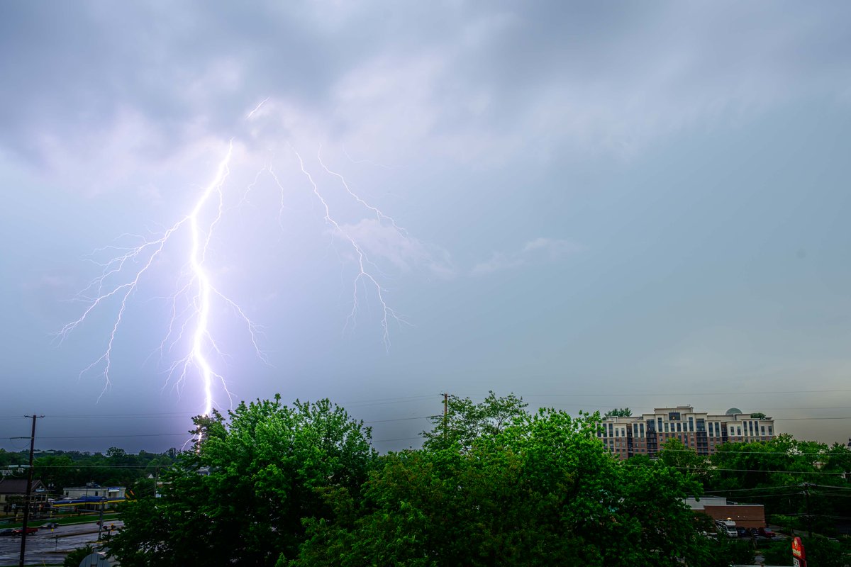 dcsplicer's tweet image. This afternoon's storm produced lots of lightning around the Annapolis area. #MDwx @capitalweather @WeatherJackie #lightning