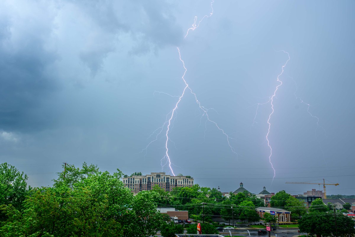 dcsplicer's tweet image. This afternoon's storm produced lots of lightning around the Annapolis area. #MDwx @capitalweather @WeatherJackie #lightning