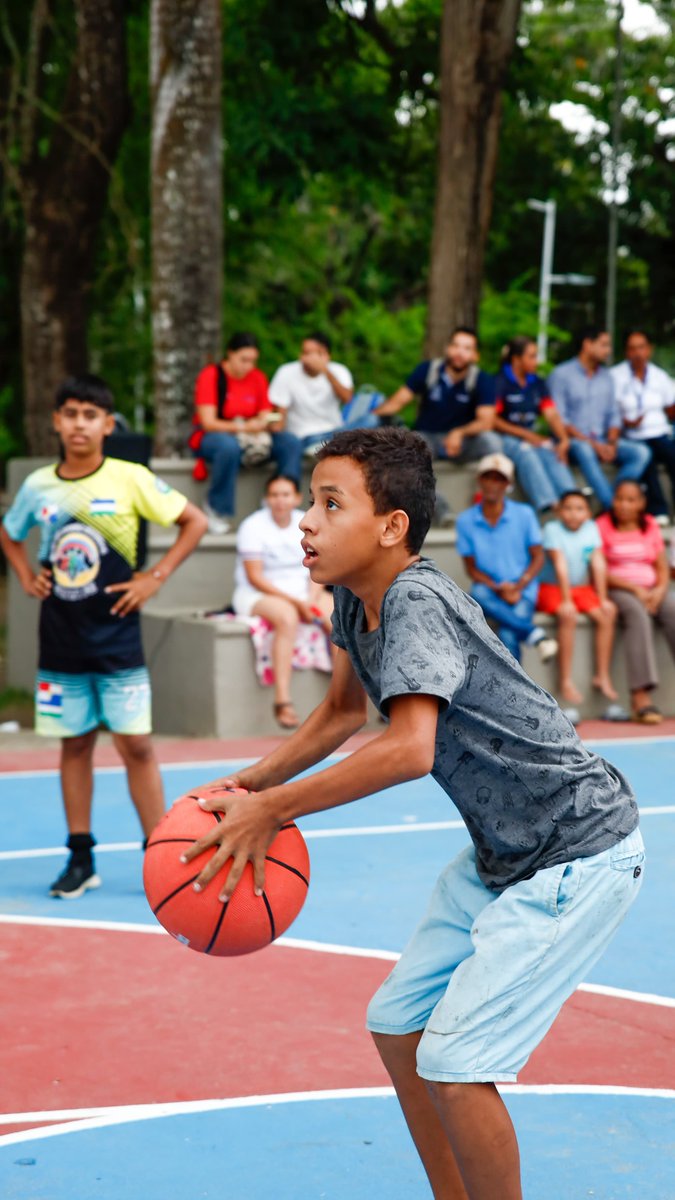 ¿Dónde jugarán los niños?
En Santa Fe, ya pueden hacerlo.
Así quedó el parque: renovado, seguro y lleno de vida.
Ahora es un espacio para disfrutar en familia, para jugar, compartir y soñar.
¡Recuperamos el parque y lo devolvimos a su gente!