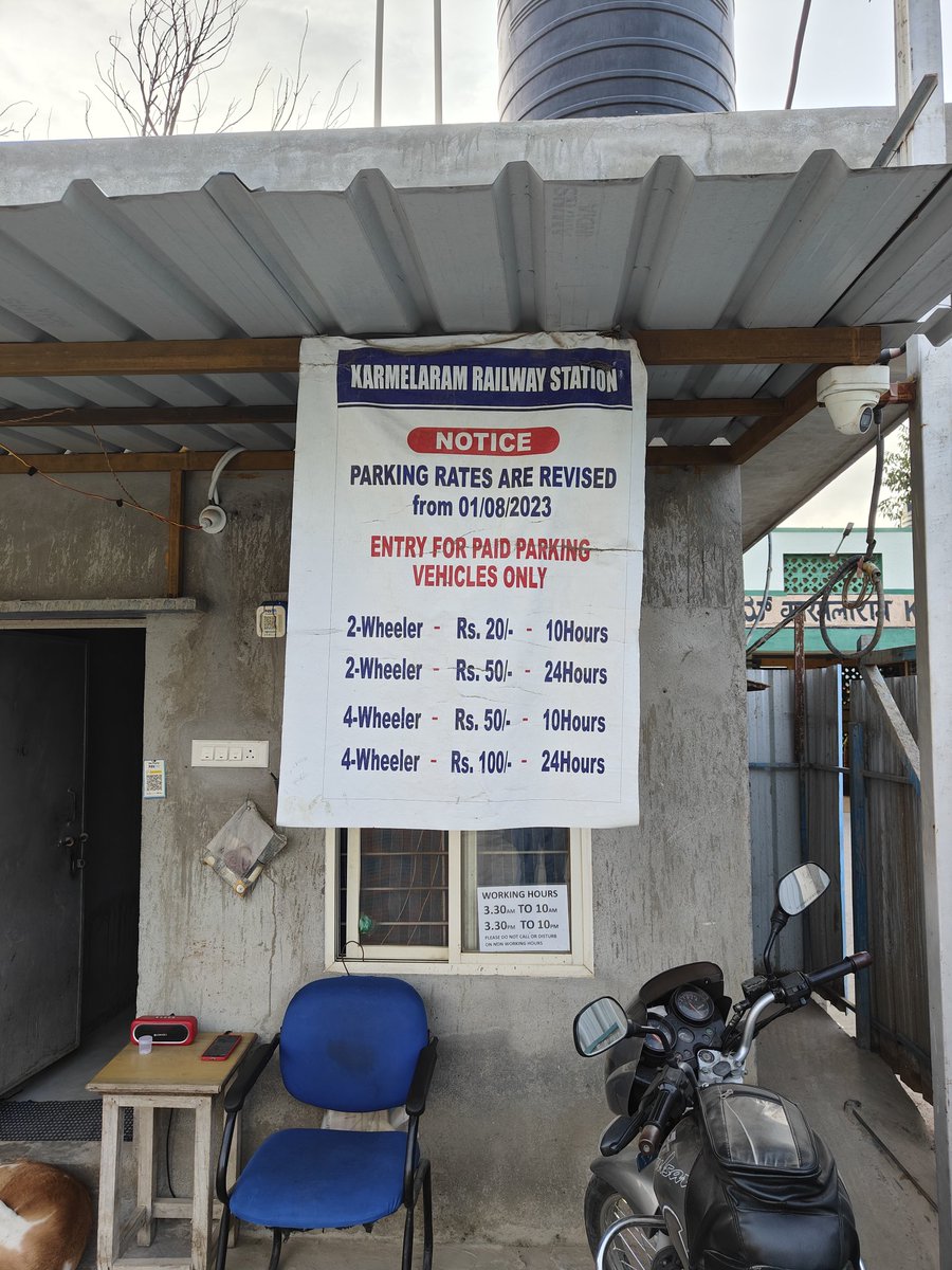 harishteja_b's tweet photo. Respected @AshwiniVaishnaw Sir @RailMinIndia
At Karmelaram Railway Station, Bengaluru, ₹50 is being charged for 4-wheeler parking (10 hrs), while SMVT charges only ₹20.
Charges seem inconsistent with govt norms.
Kindly look into this. https://t.co/p3Pazr5STW
