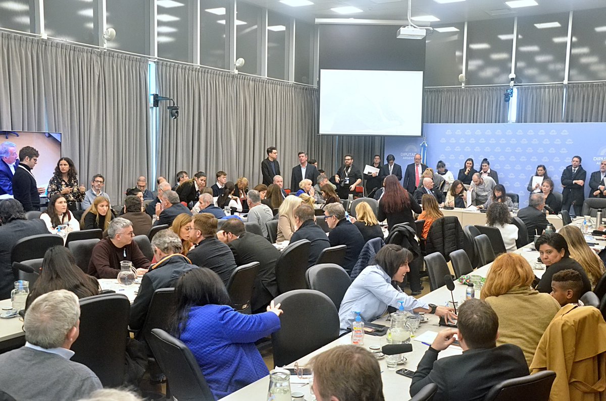 Natalia Sarapura (@nataliasarapura) on Twitter photo Hoy en <a href="/DiputadosAR/">Diputados Argentina</a> dimos un paso importante en la defensa de los derechos y el federalismo.
✅ Avanzamos con dictamen de mayoría para garantizar el financiamiento universitario, con el acompañamiento de legisladores de distintos bloques y el respaldo de la comunidad educativa Hoy en <a href="/DiputadosAR/">Diputados Argentina</a> dimos un paso importante en la defensa de los derechos y el federalismo.
✅ Avanzamos con dictamen de mayoría para garantizar el financiamiento universitario, con el acompañamiento de legisladores de distintos bloques y el respaldo de la comunidad educativa