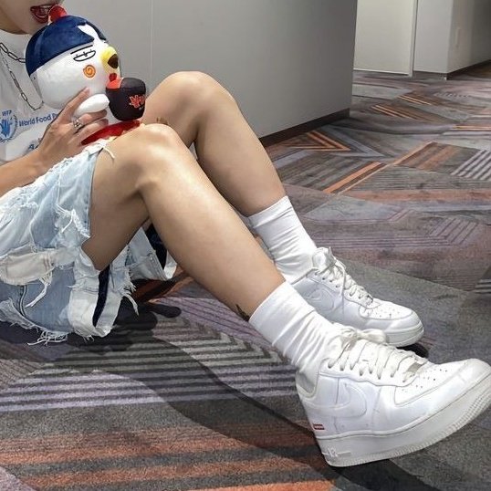 hoh2ong's tweet image. legs !!