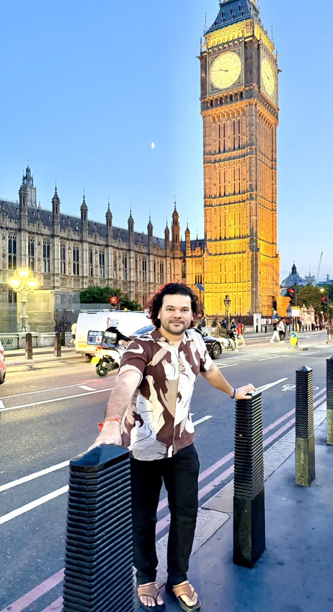 suyashpachauri's tweet photo. #SoloTravelOrNot #SuyashPachauri #StellarUniverseProductions #UKTrip #LondonDiaries #FirstTimeInLondon #TowerOfLondon #BigBen #BigBenLondon #BigBenElizabethTower #LondonTower @Londonist https://t.co/3KXzGdQXy4