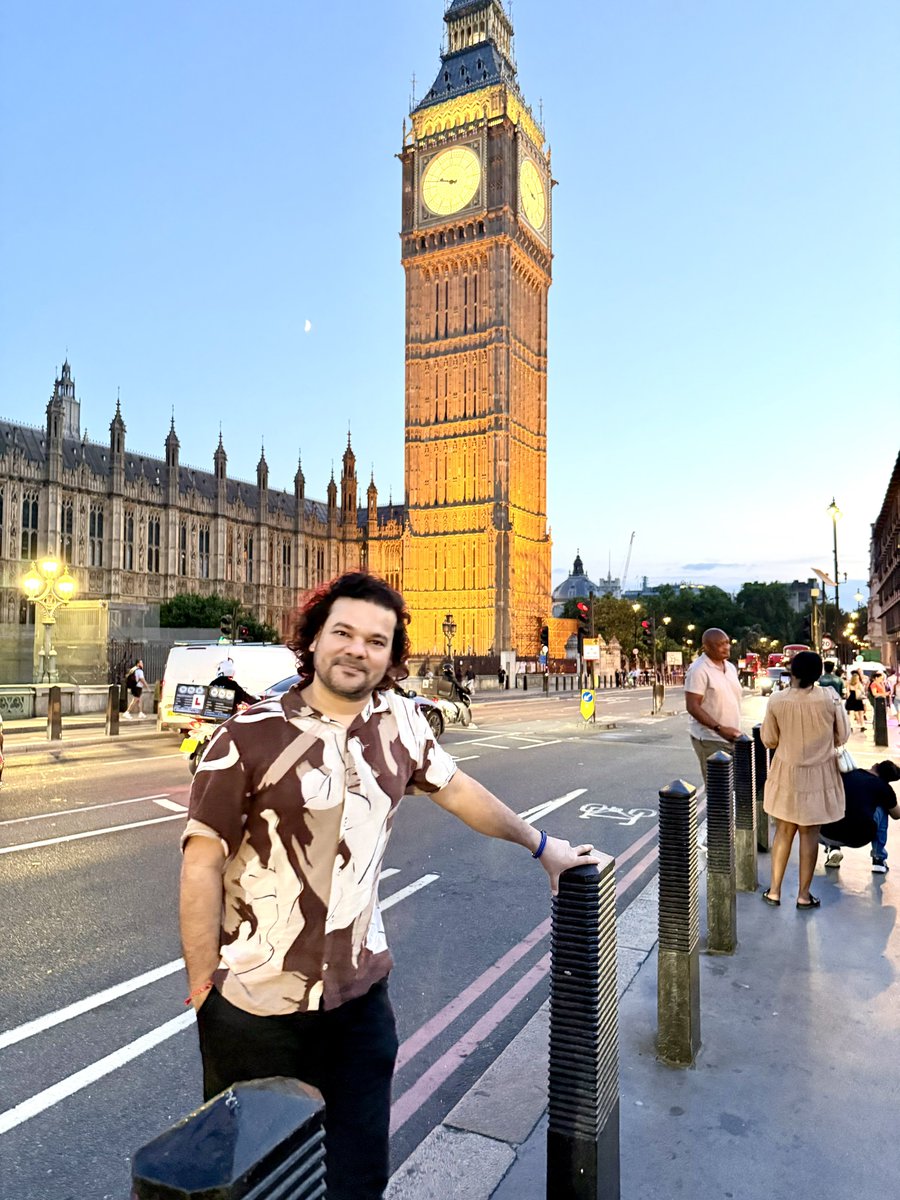 suyashpachauri's tweet photo. #SoloTravelOrNot #SuyashPachauri #StellarUniverseProductions #UKTrip #LondonDiaries #FirstTimeInLondon #TowerOfLondon #BigBen #BigBenLondon #BigBenElizabethTower #LondonTower @Londonist https://t.co/3KXzGdQXy4