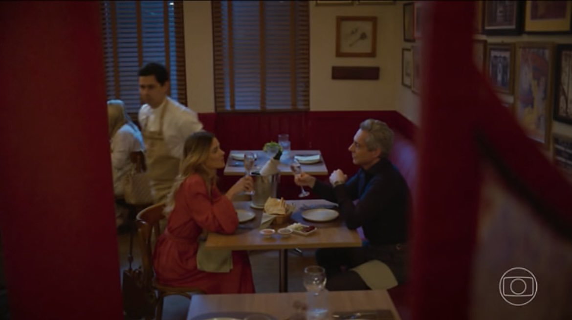 One_Week123's tweet image. Esses restaurantes do Projac são todos iguais, mto falsos sem charme, frio. #ValeTudo