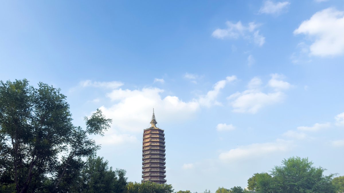 For over 1,400 years, Randeng Pagoda has stood as a symbol of ancient architecture, Buddhist culture, and Grand Canal history. Once a beacon for boats to Beijing, it now rises beside Tongzhou’s skyline—where the past still echoes through the present.