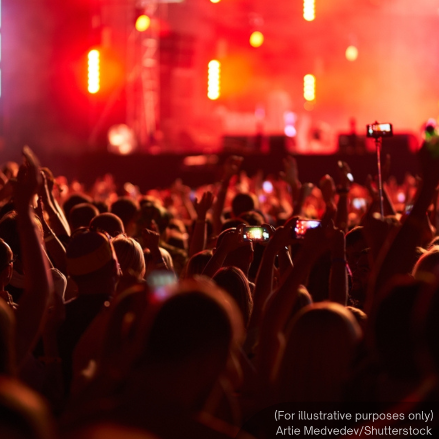 NewsBFM's tweet photo. A national anti-scalping law is in the works, potentially including ID verification to match ticket buyers with attendees.

Communications Minister Fahmi Fadzil told Malay Mail this follows the rampant ticket scalping during Coldplay’s 2023 concert in Malaysia.

https://t.co/tFbYPFKxup

🧵1