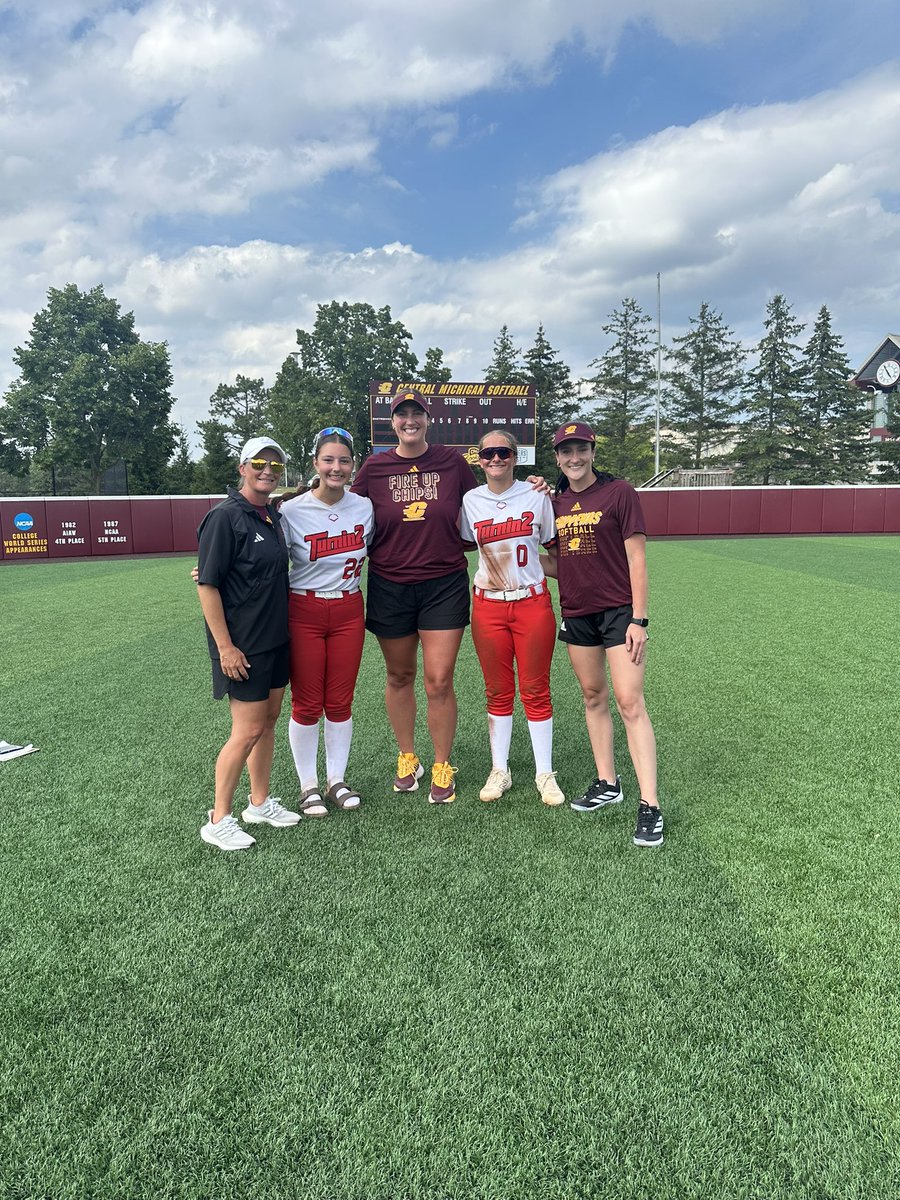 Grace Walter (@gracewalter2028) on Twitter photo I had a great time at the <a href="/CMUSoftball/">CMU Softball</a> prospect camp today! I loved touring the campus and getting in some live pitching reps during the scrimmage, thank you to all the coaches and players for making it such a good experience!
<a href="/McCallSalmon/">McCall Salmon</a> <a href="/saradriesenga10/">Sara Driesenga</a> <a href="/faithhensleyy/">Faith Hensley</a> I had a great time at the <a href="/CMUSoftball/">CMU Softball</a> prospect camp today! I loved touring the campus and getting in some live pitching reps during the scrimmage, thank you to all the coaches and players for making it such a good experience!
<a href="/McCallSalmon/">McCall Salmon</a> <a href="/saradriesenga10/">Sara Driesenga</a> <a href="/faithhensleyy/">Faith Hensley</a>