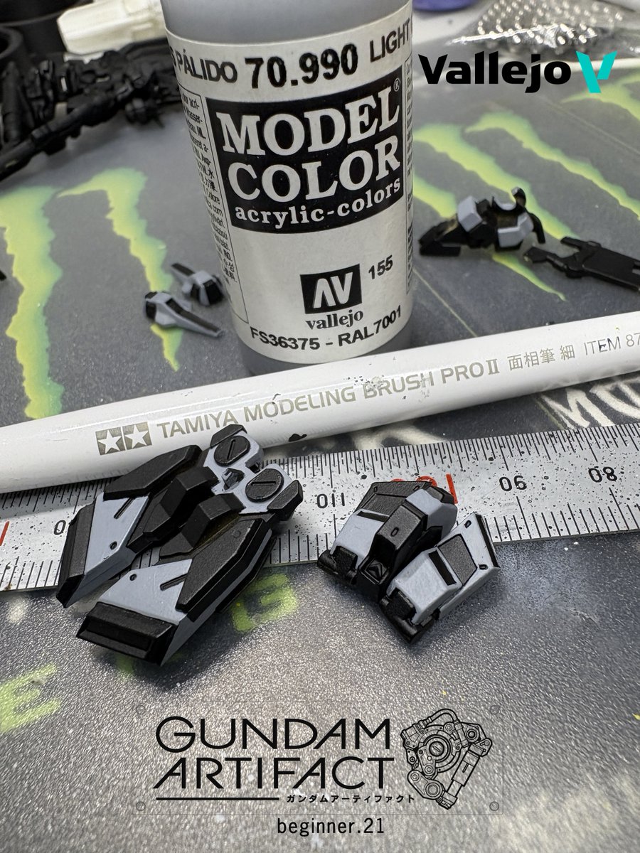 21Beginner's tweet image. #ガンダムアーティファクト
第1弾再販記念 #Hiνガンダム
フロントスカートもパーツ分割が少なく
筆塗りムズイ😱
第5弾 ZZガンダム でちょっと塗装が上達したと思ったのは間違い、最新の アーティファクト は作り易いし
塗装もし易かったと実感中😓