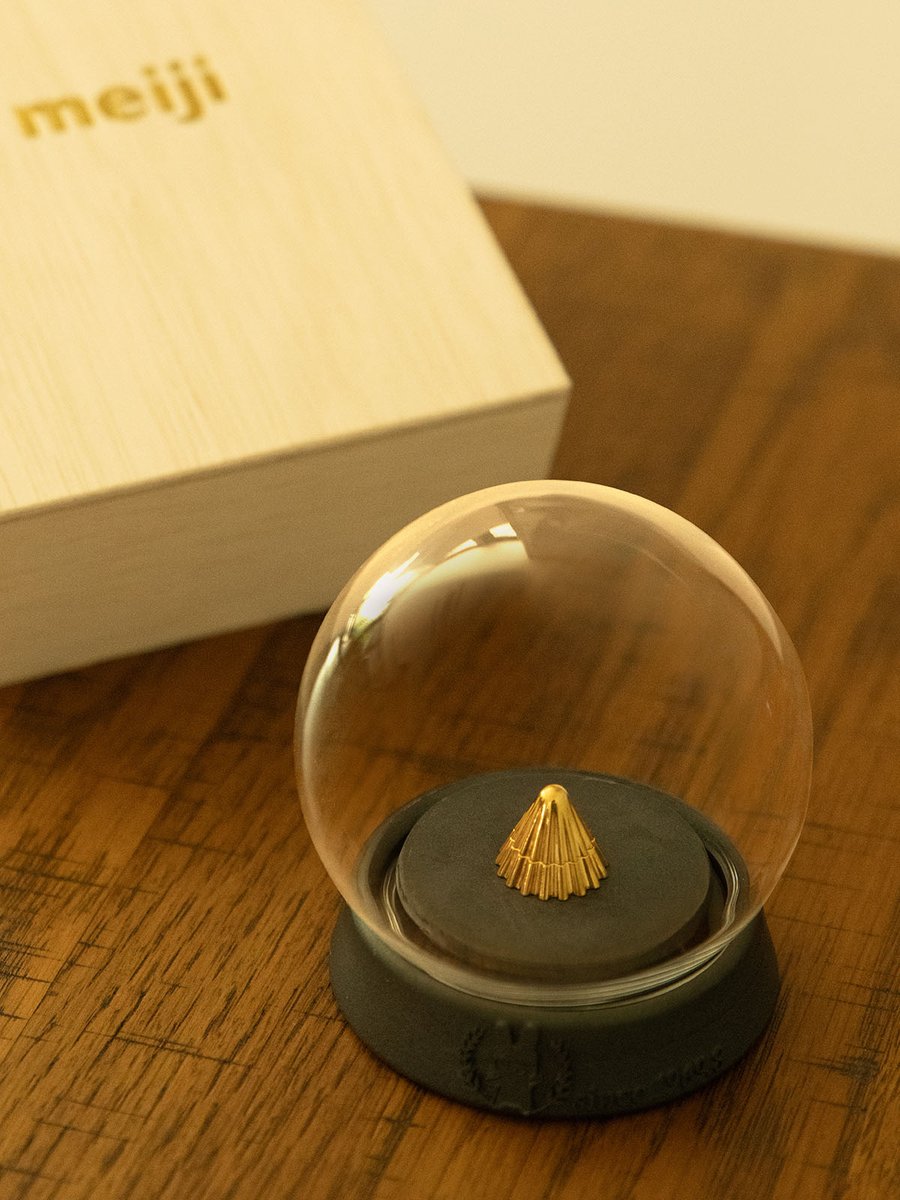 純金アポロ⁉🎁 ＼ 純金アポロとアポロを並べてみたよ😮 ガラスケースに