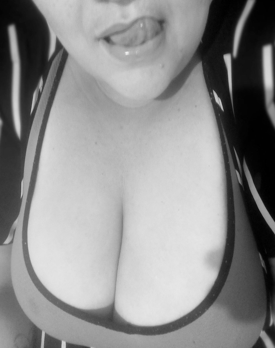El instante delicioso de comernos y derretirmos rico, cada mirada y pasión desata mis demonios y querer vivir cada momento junto a ti lo hacen erotico, 💦💦💦🥵 <a href="/IsiStevens/">Isi</a>