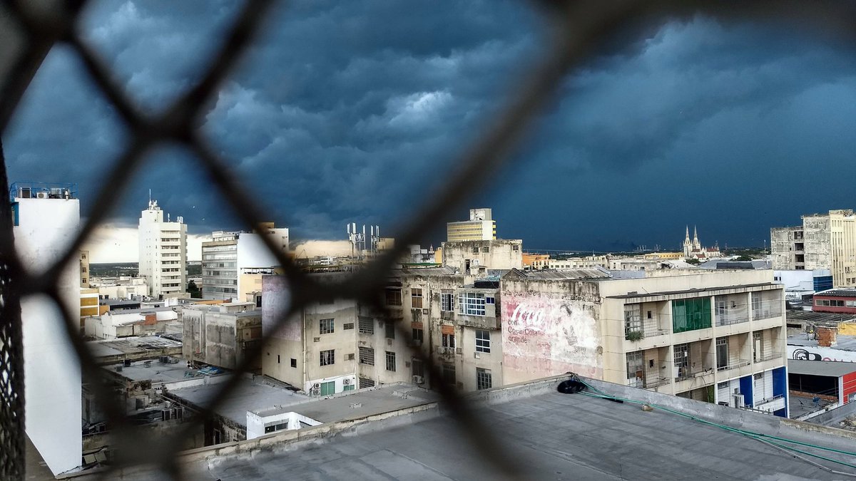 LexKozta's tweet photo. Nubes Negras -2019-
#nubesgrises
#centro
#centrohistórico
#Barranquilla
#fotografia
#fotografiaurbana
#CocaColaPower
#CocaColaDay
#cocacola https://t.co/xIMJnGJGyr