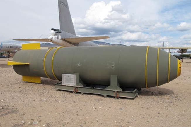 RT by @mikenov: Imagine chilling in Albuquerque and a 42,000-pound nuke just drops from the sky—training exercise or not, that’s wild. No nuclear core, sure, but one unlucky cow still paid the price. #ColdWarSecrets #NuclearNearMiss #HistoryYouDidntKnow msn.com/en-us/news/us/…