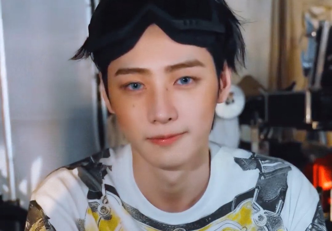 vampzterrifier's tweet photo. WHO WAS HIDING THIS PHOTO OF SUNGHOON FROM ME??! https://t.co/0UssV4Ysa6