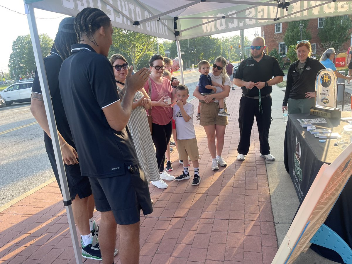 csu_basketball's tweet image. Another great evening of Hoops and Scoops!
We’ll be back again in two weeks on July 22nd at the @MitchellsCleve Solon location!
#BUILD | #GoVikes