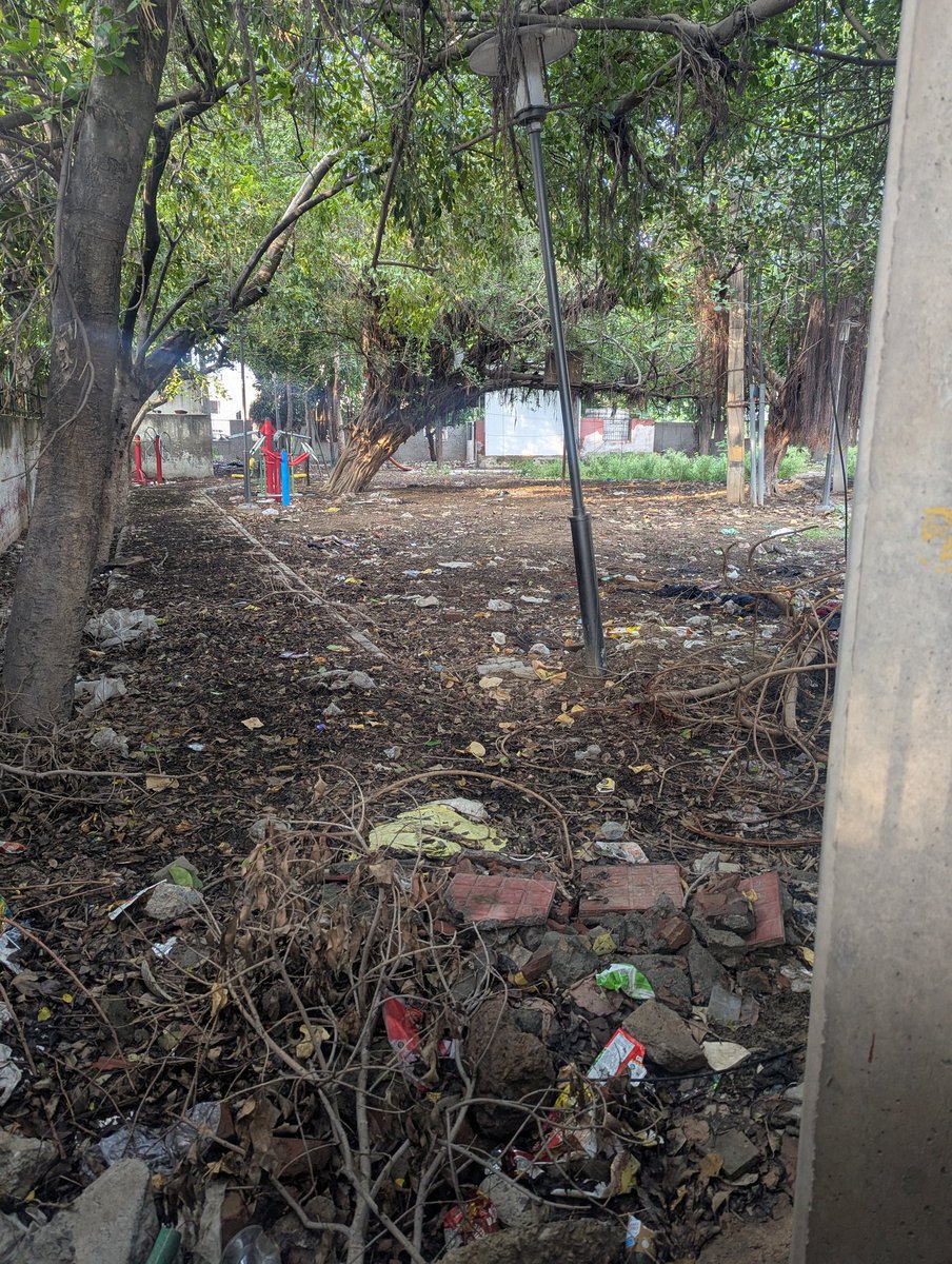 pradeep598's tweet photo. मुझे नहीं लगता इससे ज्यादा गंदा कोई पार्क हो सकता है। सरकार ने  इसमें लाखों रुपए भी खर्च कर रखे है। कई सालों से सफाई नहीं हुई।
पुलिस गेस्ट हाउस के बिल्कुल समीप, सेक्टर 22, गुरुग्राम
@MunCorpGurugram 
@OfficialGMDA 
@cmohry 
@DCOfficial https://t.co/vpw1bQf2SL