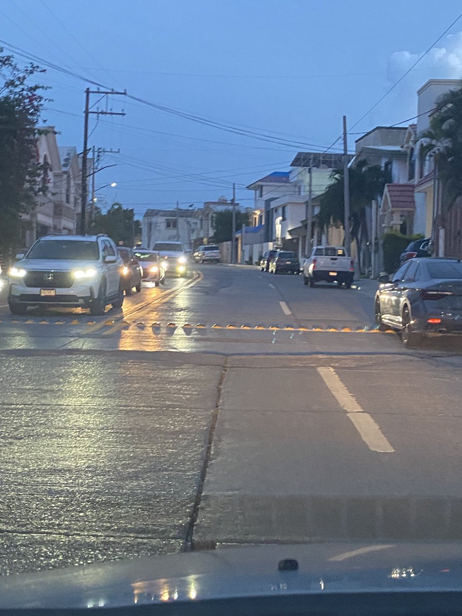 tadysamy's tweet photo. Es en serio Tampico Gob? Poniendo boyas a un metro de donde esta el pavimento levantado y a menos de 10 metros de un tope. Mejor pavimenta la calle, no se puede ir a exceso de velocidad en Faja De Hoyos 🕳️, es una calle en mal estado. Gastos innecesarios #Tampico @MonicaVTampico https://t.co/E5zaCT1czo