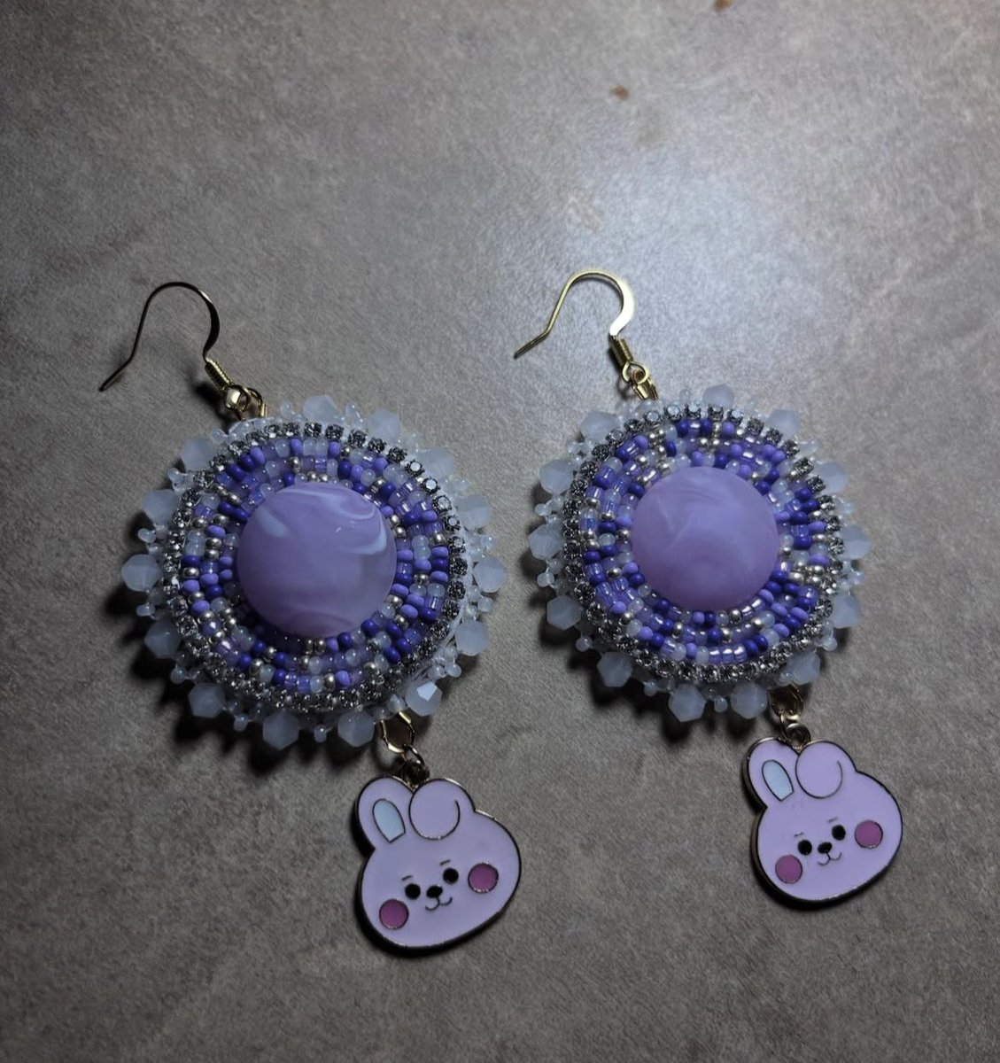 hangsangwjk's tweet photo. ✨I am open for custom orders for beaded K-Pop items!!
I’m currently trying to raise some money for bills & food, please consider sharing!! Here is some examples of beadwork I’ve made over the past year 💓
#indigenousbeadwork #custombeadwork #kpopbeadwork #fanmademerch #bts https://t.co/JMTX9wLYM7
