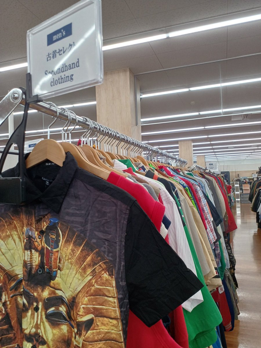 off_niitsu's tweet photo. 今月はオフハウス衣料品強化月間👚
着なくなった服を売って、SDGsに貢献しませんか？
少しでも廃棄される衣料品が減れば環境保全になります🌳
是非お待ちしております❗ https://t.co/5NO5BH20cC