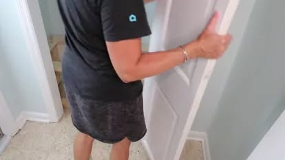 Homeowner removes her closet doors &amp; uses them [i]inside[/i] her closet instead hometalk.com/l/RulM