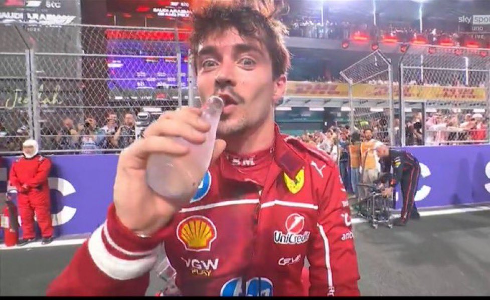 carclerc16's tweet photo. lo q amo cuando el camarógrafo clava ese zoom aaa dejenlo estar en el podio cada fin de semana https://t.co/kcgrF0f5ds
