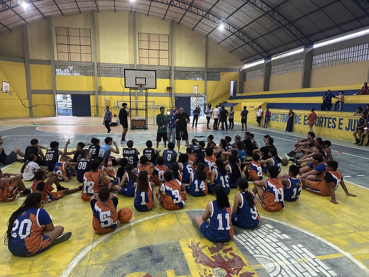 coache_graves's tweet image. Recife day 2 pt2. Today we had the opportunity to travel to a nearby town &amp;amp; give a free clinic to over 50 players who do not have much.Seeing the reactions of the players &amp;amp;their families is not something I will forget.Their energy appreciation &amp;amp; sincere gratitude was overwhelming