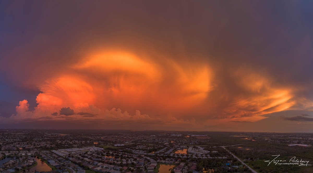 jka62's tweet image. South Fort Myers. Seconds apart. Looking to the east and then to the west. @MattDevittWX