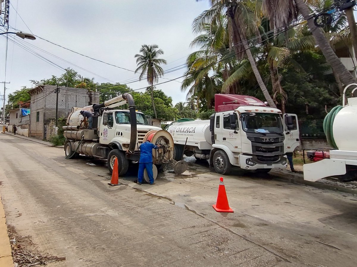 CEABIEN_OAX (@ceabienestar) on Twitter photo La #CEABIEN realizó desazolve con equipo “Vactor” en la Calle Principal de la Colonia Marinero, Santa María Colotepec.
Por instrucción del Lic. <a href="/NeftaliLopHer/">Neftalí López</a> y en coordinación con el Organismo Operador de Puerto Escondido.
<a href="/salomonj/">Salomón Jara Cruz</a> La #CEABIEN realizó desazolve con equipo “Vactor” en la Calle Principal de la Colonia Marinero, Santa María Colotepec.
Por instrucción del Lic. <a href="/NeftaliLopHer/">Neftalí López</a> y en coordinación con el Organismo Operador de Puerto Escondido.
<a href="/salomonj/">Salomón Jara Cruz</a>