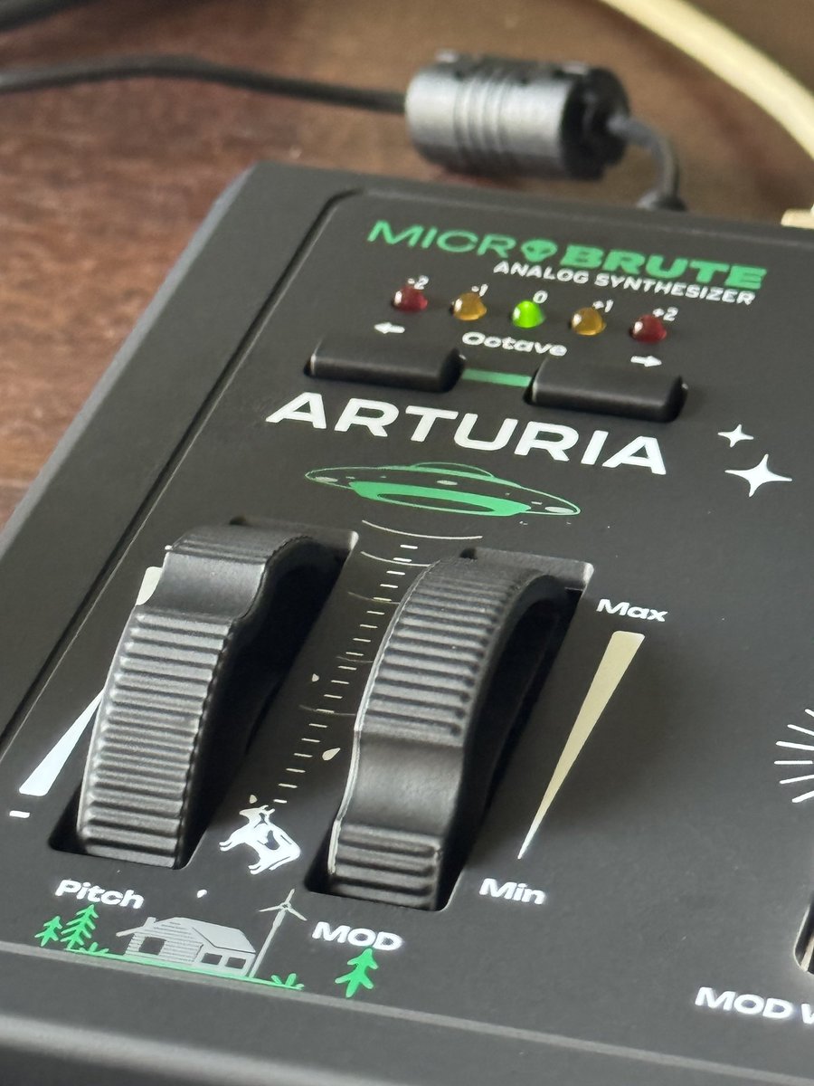 Kawatin_jp's tweet photo. Micro Brute UFO カッコ可愛い
#arturia #microbrute #microbruteufo https://t.co/sz6j4GZGTs