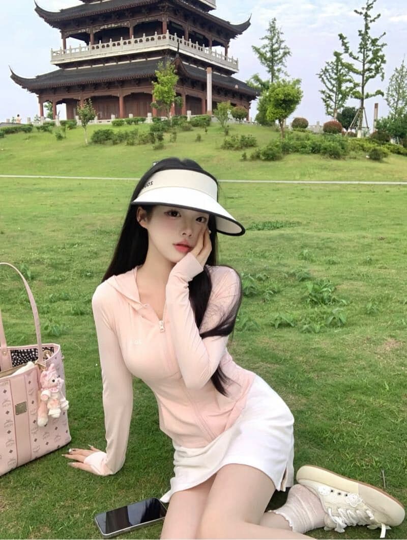 Lavonna147129's tweet photo. If you can't handle me at my softest 🌸, you don't deserve me at my boldest 💋. 👑❤️‍🔥💃 https://t.co/kzwtSb6QQ7