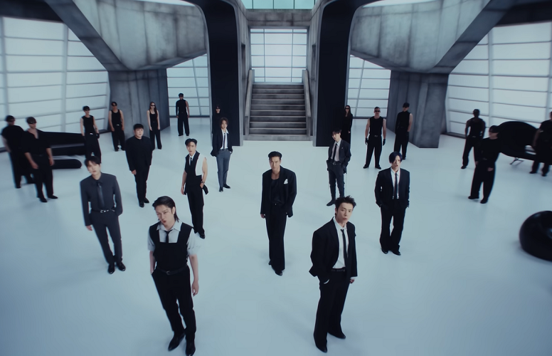 whatthekpop1's tweet photo. WATCH: #SuperJunior Marks 20th Year Together With "#ExpressMode" MV #kpop

Read Article Here:
https://t.co/FPNo7vcUJq https://t.co/DgmvsVBxYk