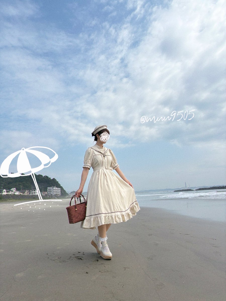 マリンアカデミア届きました❣️
さっそく着て海へ！
海開き前の波打ち際を散歩👣

着飾って海辺で過ごすなんてウジェーヌブータンの絵の中の人たちみたいね🤭

#しま実