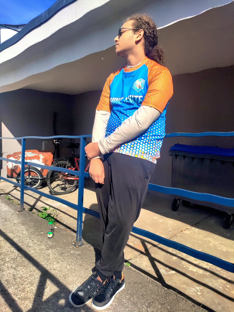Et c'est officiel nous faisons notre première sponso ! 
C'est Biloulou et <a href="/Winistar23/">Winistar</a> qui représenteront la team avec leur maillot 
Ils ont été payé pour y aller alors on croit en eux c'est une chance de maintenant pouvoir défrayer certains de nos joueurs 
Ce n'est que le début !