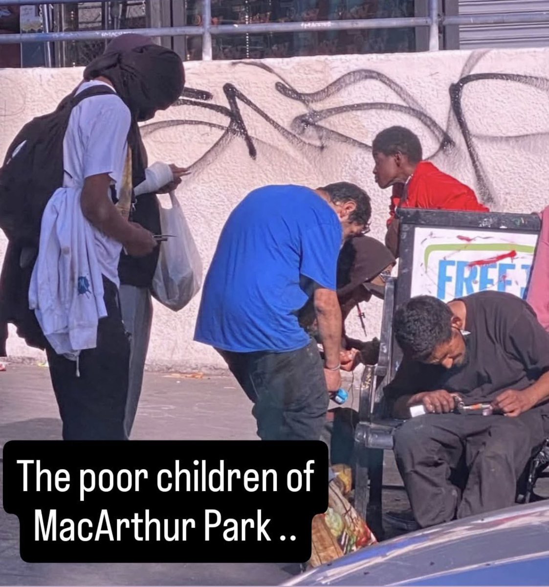 fuzzair's tweet photo. @Acyn @MayorOfLA Summer camp activities at Camp MacArthur Park. @ICEgov Please don’t wake the napping children! https://t.co/zxBvi5PMFN