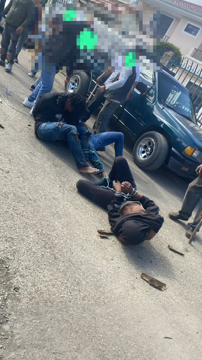 La tarde de este martes, tres sujetos que intentaron robar en una casa fueron capturados  en el sector de El Salado de Sinincay. Los moradores estuvieron a punto de lincharlos