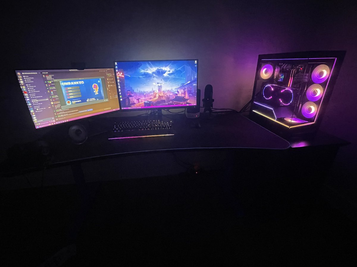 KibaGD's tweet image. NEW PC BUILD COMPLETE

Ended up grabbing an RTX 5080! Maybe now I can play Big Feet in 8K with path tracing