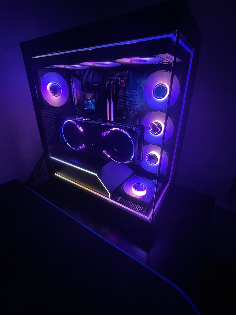 KibaGD's tweet image. NEW PC BUILD COMPLETE

Ended up grabbing an RTX 5080! Maybe now I can play Big Feet in 8K with path tracing
