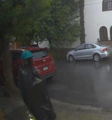 Saltillofoto's tweet photo. Todo indica que este es el presunto ladrón del carro de mi hija, el domingo en la #ColoniaRepública Pte. a las 19:30 pm. 
Si alguien lo tiene registrado en sus cámaras favor de contactar.
Tomado del face de Raúl Cantú
#Saltillo
#Coahuila
#SaltilloCoahuila 
#8DeJulio 
#robodeauto https://t.co/gimS1SY3eP