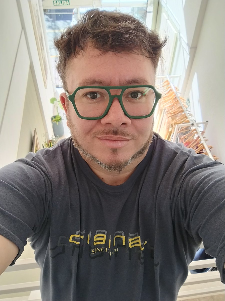 robertomore's tweet image. Otro día trabajado