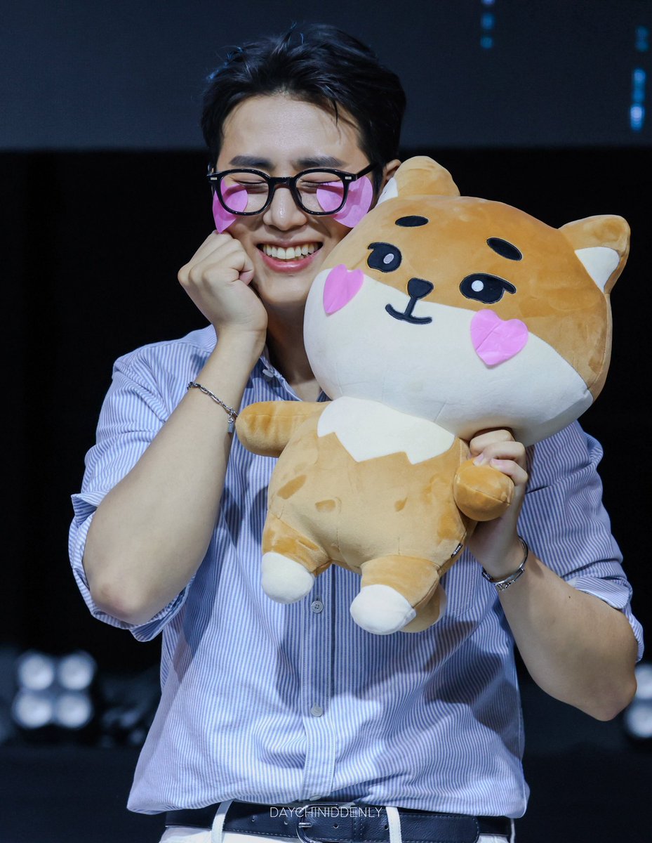 그래서 이런 예뽀니가 나온거였구나 마음좋아짐 앙♡