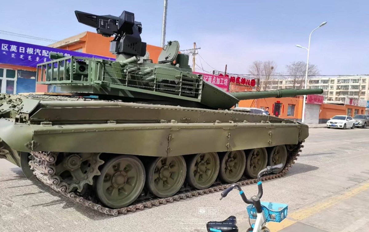 Norinco's T-72 with Type-96B turret.
Most likely for the export.