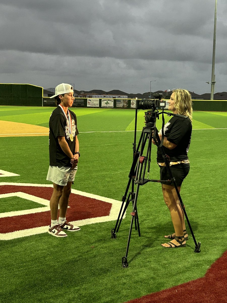 Dr. Bill Chapman (@dr_chap_lisd) on Twitter photo Thanks to <a href="/LarissaLiska/">Larissa Liska</a> for visiting with our <a href="/cclondonpirates/">London</a> and our Little Pirates! <a href="/_LondonBaseball/">CC London Baseball⚾️</a> <a href="/CoachSmith_A61/">Andy Smith</a> <a href="/CoachAmaya3/">Albert Amaya</a> <a href="/LISDPirates/">LondonISD</a> Thanks to <a href="/LarissaLiska/">Larissa Liska</a> for visiting with our <a href="/cclondonpirates/">London</a> and our Little Pirates! <a href="/_LondonBaseball/">CC London Baseball⚾️</a> <a href="/CoachSmith_A61/">Andy Smith</a> <a href="/CoachAmaya3/">Albert Amaya</a> <a href="/LISDPirates/">LondonISD</a>
