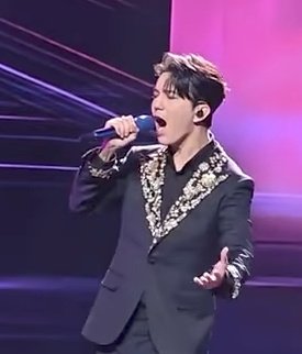 DimashMX's tweet photo. La voz de @dimash_official abraza como lo haría un ángel,
con la delicadeza de quien conoce el alma sin mirarla. 
SON OF THE GREAT STEPPE
#DimashQudaibergen
IN LOVE WITH MUSIC https://t.co/HtJvZlE4Zo