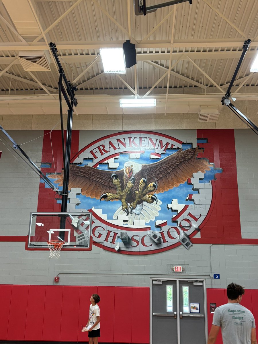 secorsig's tweet photo. A huge thank you to @MuthCoachD for hosting a #MakeShots Camp tonight!

25 9th-12th grade players in the gym on a Tuesday in July locked into the details of improving as a shooter. 

Loved the vibe, energy, and culture in that gym. Looking forward to continuing to work with them! https://t.co/bc6mkYqIIE