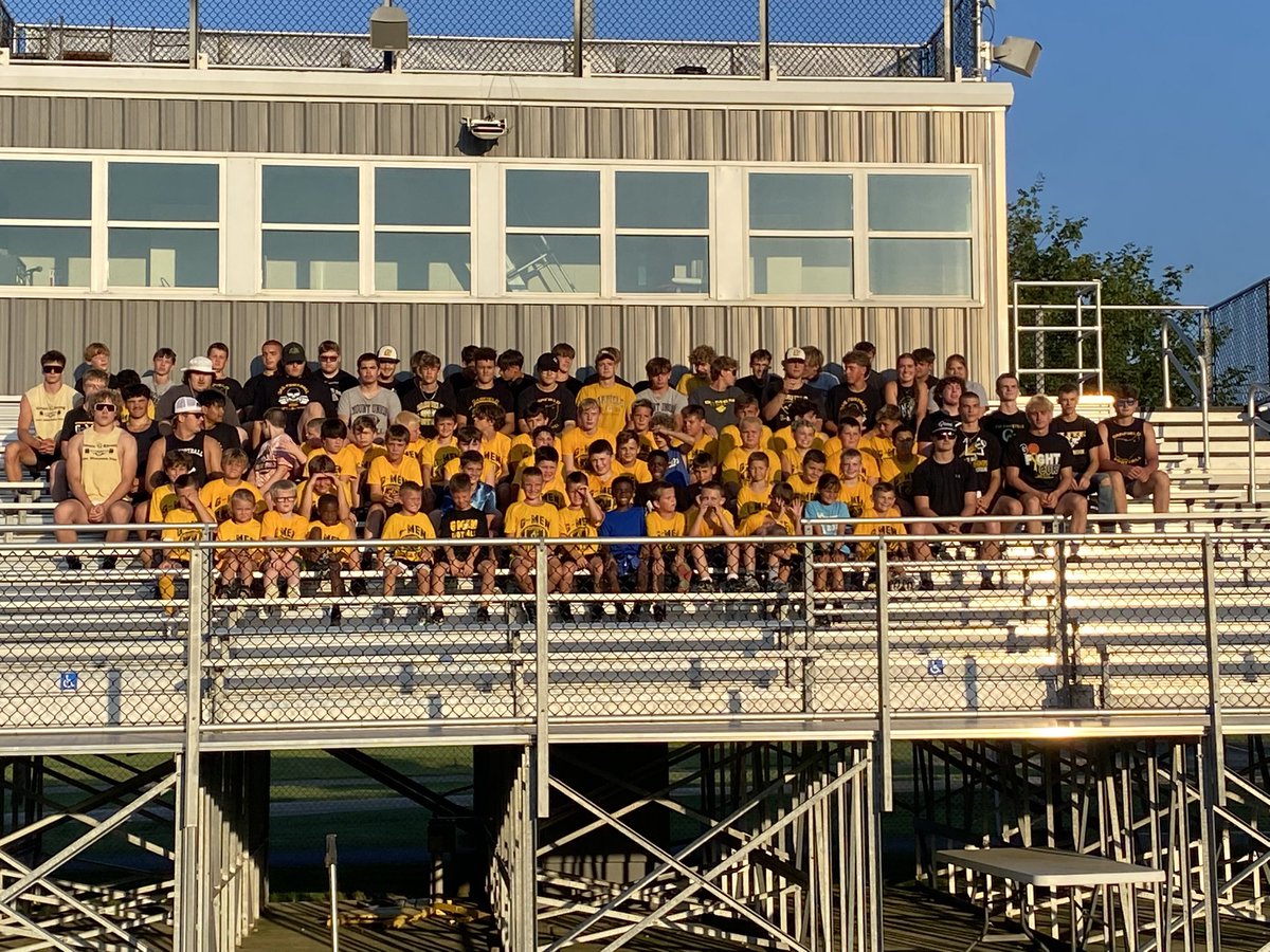 Garfield Football 🏈 tweet media