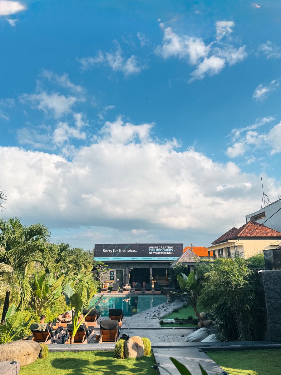 vinit_zupit's tweet image. legit the best gym I’ve ever stepped foot in.
vibes? unreal.
equipment? Chef’s kiss.
but the price? bro. this is bali, not Beverly Hills, and somehow it’s more expensive than gyms in the US or Europe 💀
Still worth it tho.