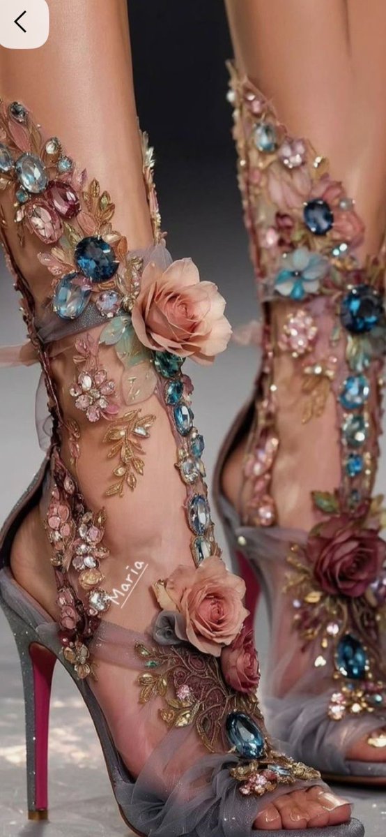KKMmamaof8's tweet image. I’m running late for Tuesday shoe day. My shoes just don’t allow me to go quickly because I have no idea how to walk in these. What shoes would make you late and why!?